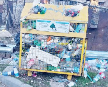 Ул.Байсеитова, д.1, район Област-ной больницы, мусорка переполнена.