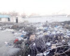 Ул.Ш. Уалиханова, угол ул.Желтоксан, место, где была  старая заправка. Теперь там мусорная свалка.
