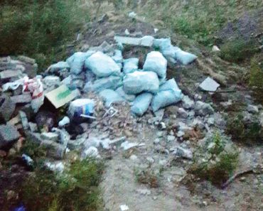 На Хуторе, на углу ул.Талкибаева-Циолковского, там, где раньше было болото, скидывают мусор мешками, там уже горы мусора.