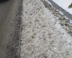 Это ул.Кабанбай батыра от  ул.Алдабергенова в сторону мкр. Жетысу. Тротуар по щиколотку засыпан снегом, пройти невозможно.  Видимо, дорогу чистили и весь снег скинули на тротуар.