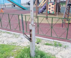 В мкр. Каратал, возле детской площадки дома 16, открыто основание электрического столба и видны провода.